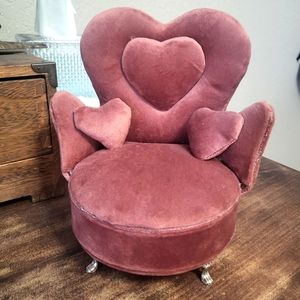 Miniature heart shaped sofa chair